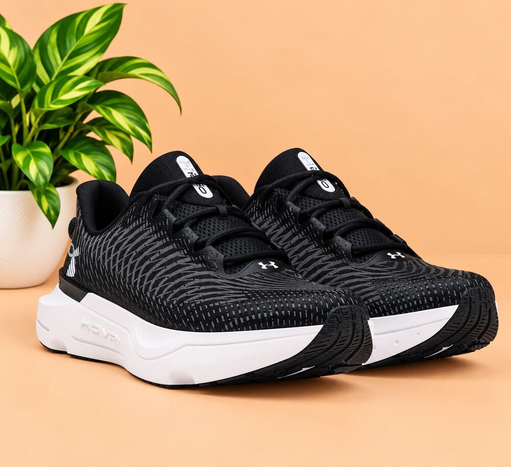 NWT Under Armour Women's Infinite 6, (004) Black/Black/Black,6.5